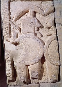 Antica stele con rilievo di un guerriero da Etruscan